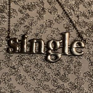 Single necklace for woman